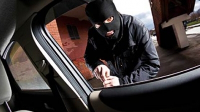 Hırsız  Giren Arabanın Kaskosu Bozulur Mu?