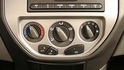 Sıcak Havalarda Güneşte Kalan Arabalarda Klima Kullanımı